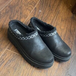 Skechers Black Clogs with Patterned Trim